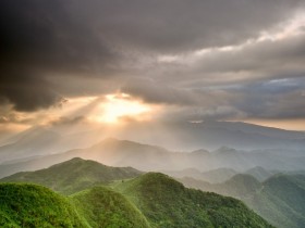 朝朝暮暮，我愿意就这样与自己孤单到无声