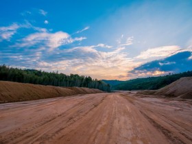 见到一座山，就想知道山后面是什么