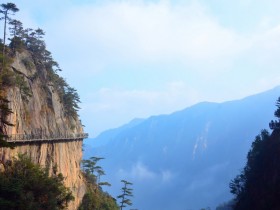 书香是世界上最甜美的味道，志向是成长路上前进的目标