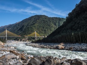 人生旅途中具体的经历总是显得那样琐碎、那样平凡、那样漫长